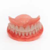 Che Cosa Causa la Perdita dei Denti?